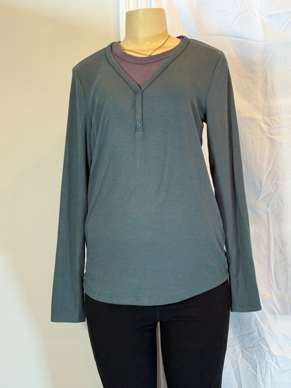 Maurices Green Henley LS top w/snaps Women's M New With Tags!